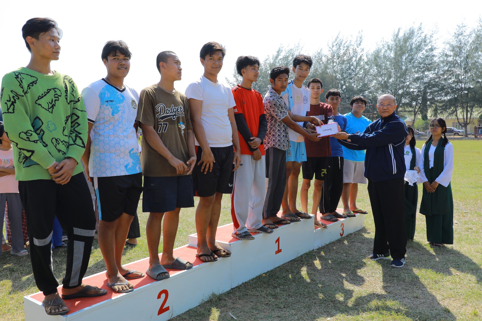 ပြည်ထောင်စုဝန်ကြီး Jeng Phang နော်တောင် ၂၀၂၆ ခုနှစ် (၇၈)နှစ်မြောက် လွတ်လပ်ရေးနေ့အထိမ်းအမှတ် အားကစားပြိုင်ပွဲများ၊ ပျော်ပွဲရွှင်ပွဲများနှင့် ဆုချီးမြှင့်ပွဲသို့တက်ရောက်