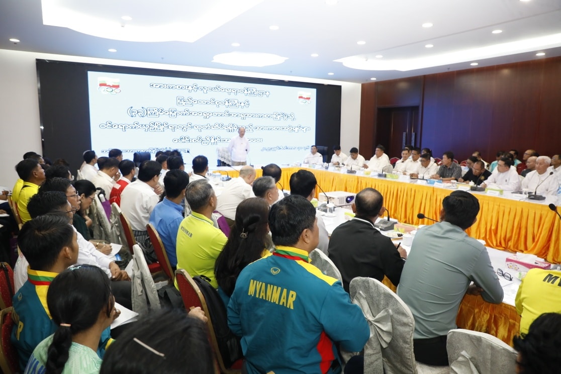 မြန်မာနိုင်ငံအိုလံပစ်ကော်မတီဥက္ကဋ္ဌ၊ အားကစားနှင့် လူငယ်ရေးရာဝန်ကြီးဌာနနှင့် ဟိုတယ်နှင့် ခရီးသွားလာရေးဝန်ကြီးဌာန၊ ပြည်ထောင်စုဝန်ကြီး Jeng Phang နော်တောင် (၃၃)ကြိမ်မြောက် အရှေ့တောင်အာရှ အားကစားပြိုင်ပွဲသို့ ဝင်ရောက်ယှဉ်ပြိုင်ခဲ့သည့် မြန်မာနိုင်ငံအားကစားအဖွဲ့ချုပ် တာဝန်ရှိသူများနှင့် ပြန်လည်သုံးသပ် ညှိနှိုင်းအစည်းအဝေးသို့ တက်ရောက်သည့်သတင်း