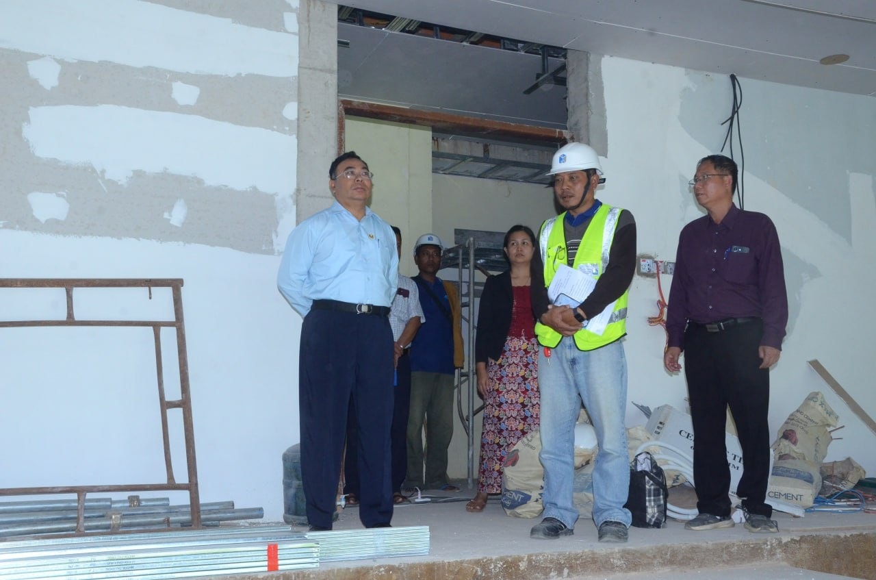 အားကစားနှင့်လူငယ်ရေးရာဝန်ကြီးဌာန၊ ဒုတိယဝန်ကြီး ဦးထိန်လင်း ဝဏ္ဏသိဒ္ဓိ အားကစားကွင်းအတွင်းရှိ ဘောလုံးကွင်း မီတာ(၄၀၀) Synthetic ရော်ဘာပြေးလမ်း ခင်းကျင်းနေမှု၊ အားကစားရုံ(A,B) နှင့် ရေကူးကန် ပြန်လည် ပြုပြင်နေမှုများအား ကြည့်ရှုစစ်ဆေး