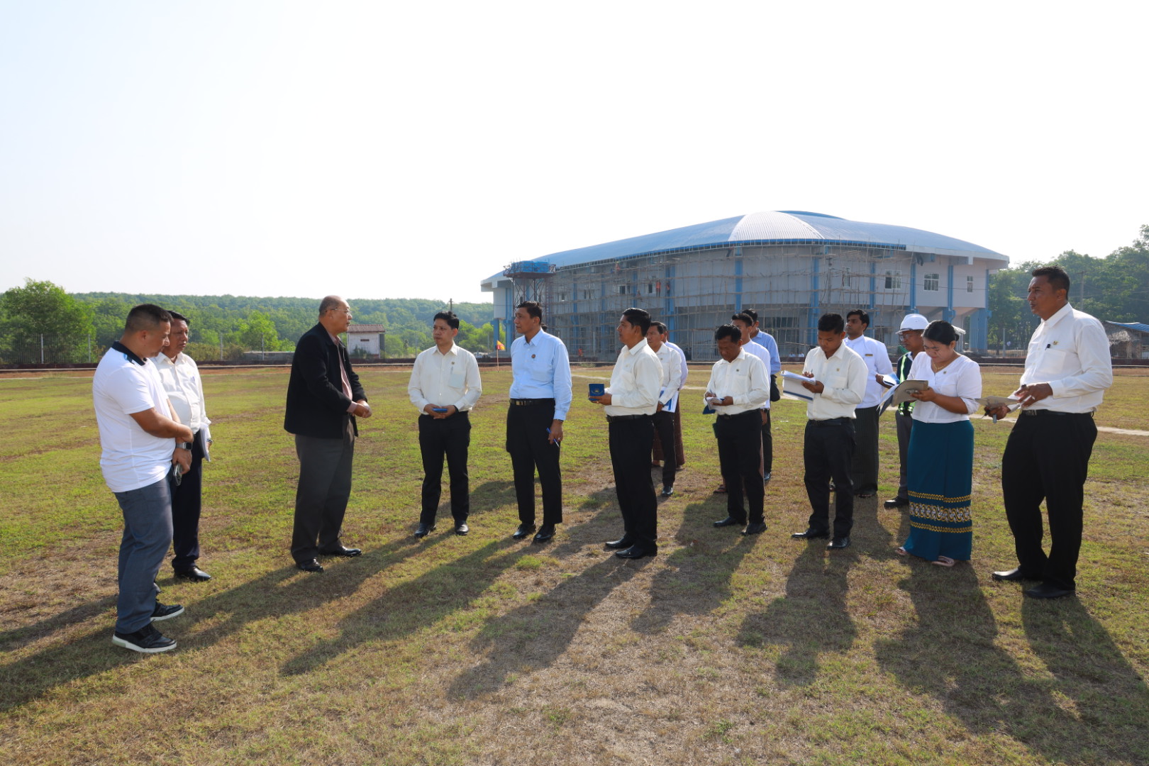 မြန်မာနိုင်ငံအိုလံပစ်ကော်မတီဥက္ကဋ္ဌ၊ အားကစားနှင့်လူငယ်ရေးရာဝန်ကြီးဌာနနှင့် ဟိုတယ်နှင့်ခရီးသွားလာရေးဝန်ကြီးဌာန၊ ပြည်ထောင်စုဝန်ကြီး Jeng Phang နော်တောင် မွန်ပြည်နယ် အားကစားဥယျာဉ်အတွင်းရှိ အားကစားကွင်း/ အားကစားရုံများနှင့် အိပ်ဆောင်များအား ကြည့်ရှုစစ်ဆေးသည့်သတင်း