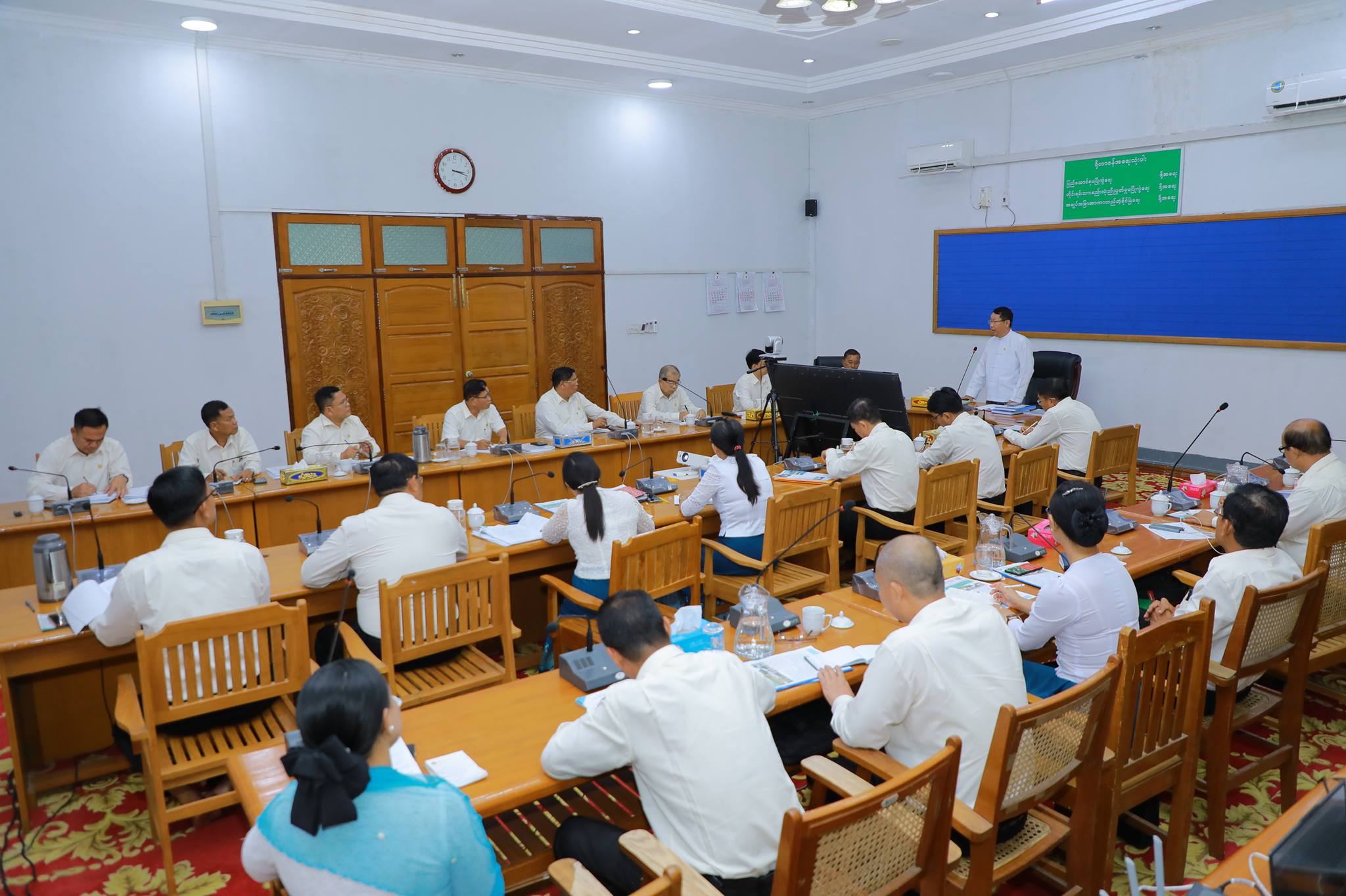 အားကစားရေးရာဝန်ကြီးဌာန၊ ပြည်ထောင်စုဝန်ကြီး ဦးရဲမြင့်ထွန်း နိုင်ငံတော်သမ္မတ၏ လမ်းညွှန်ချက်အား ထပ်ဆင့် ရှင်းလင်းခြင်းနှင့် အားကစားရေးရာဝန်ကြီးဌာနမှ ညွှန်ကြားရေးမှူးနှင့်အထက် အရာထမ်းများအား တွေ့ဆုံခြင်း အခမ်းအနားသို့ တက်ရောက်